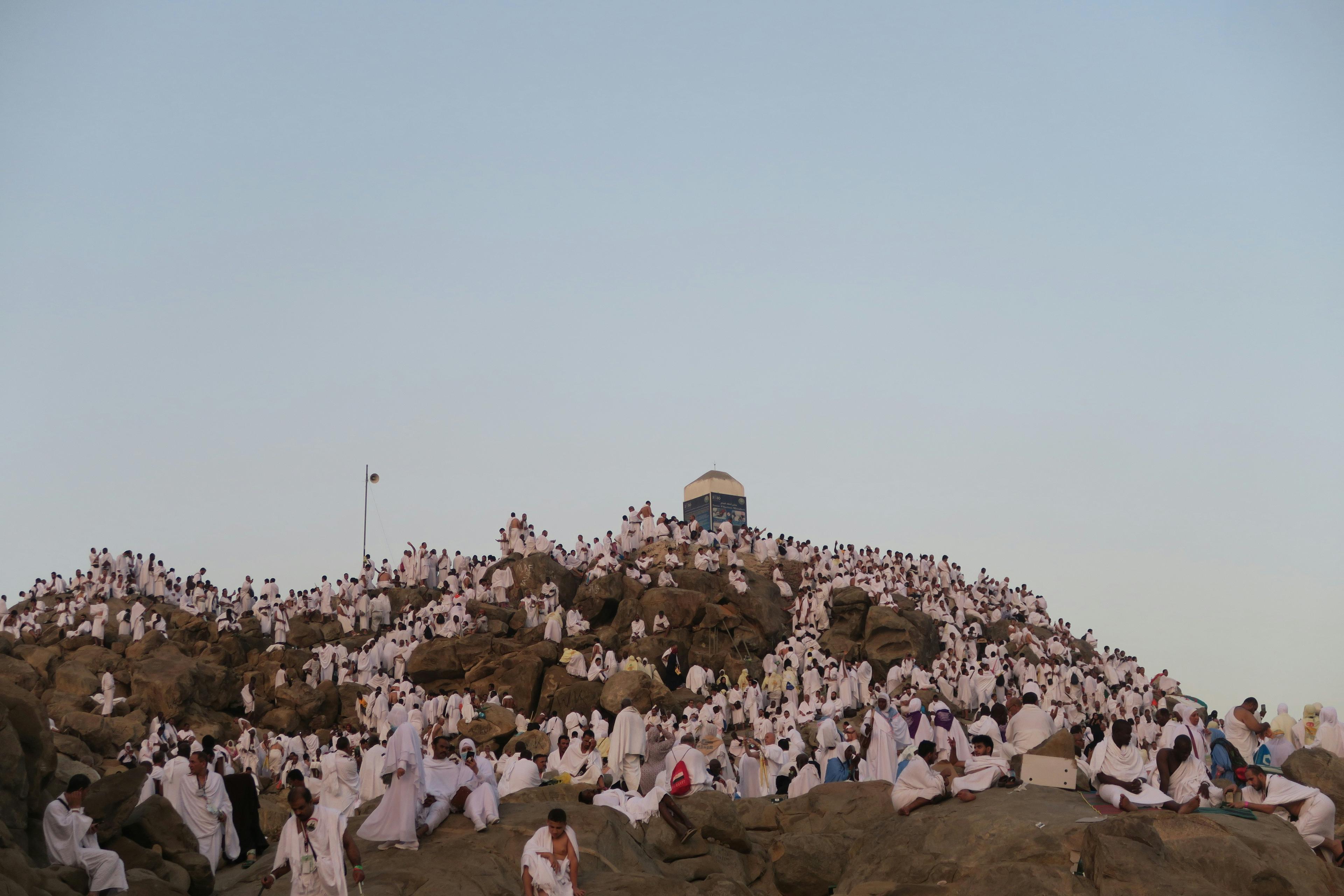 Understanding the Difference Between Shifting and Non-Shifting Hajj Packages